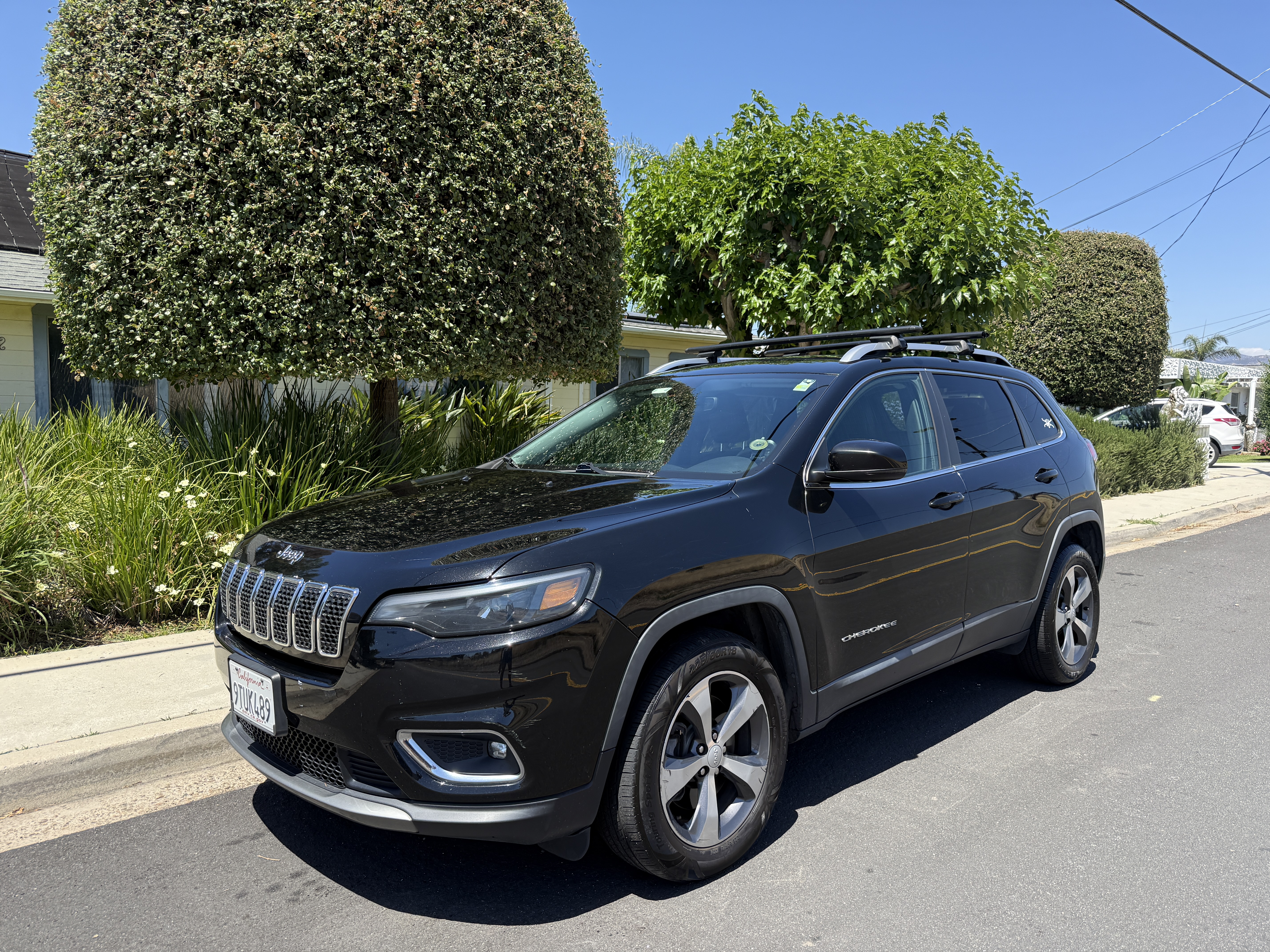 Used 2019 Jeep Cherokee Limited AWD/4WD image 1