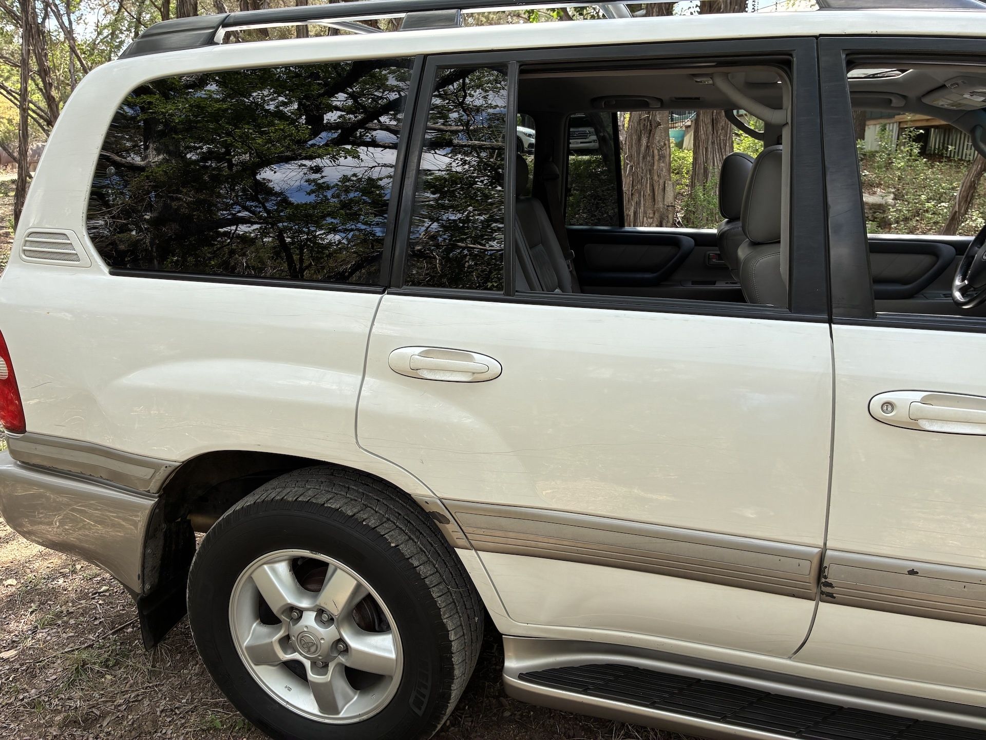 Used 2005 Toyota Land Cruiser AWD/4WD image 10