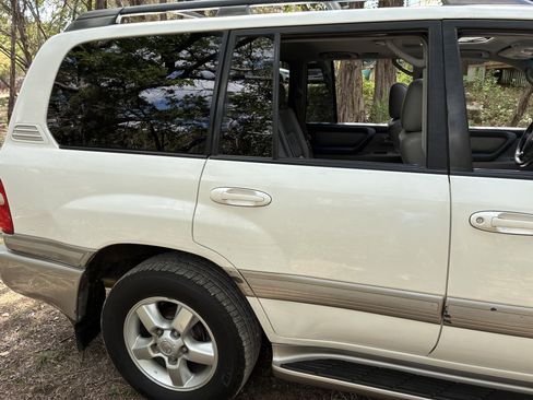 Used 2005 Toyota Land Cruiser AWD/4WD image 10
