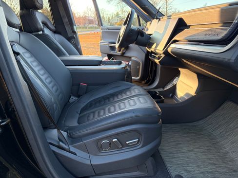 Used 2023 Rivian R1T Adventure image 10