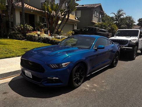 Used 2017 Ford Mustang GT Premium w/ Equipment Group 401A image 4