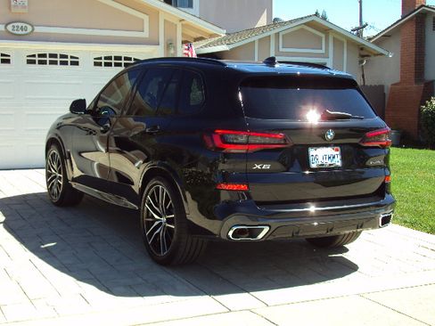 Used 2022 BMW X5 xDrive40i w/ M Sport Package image 11