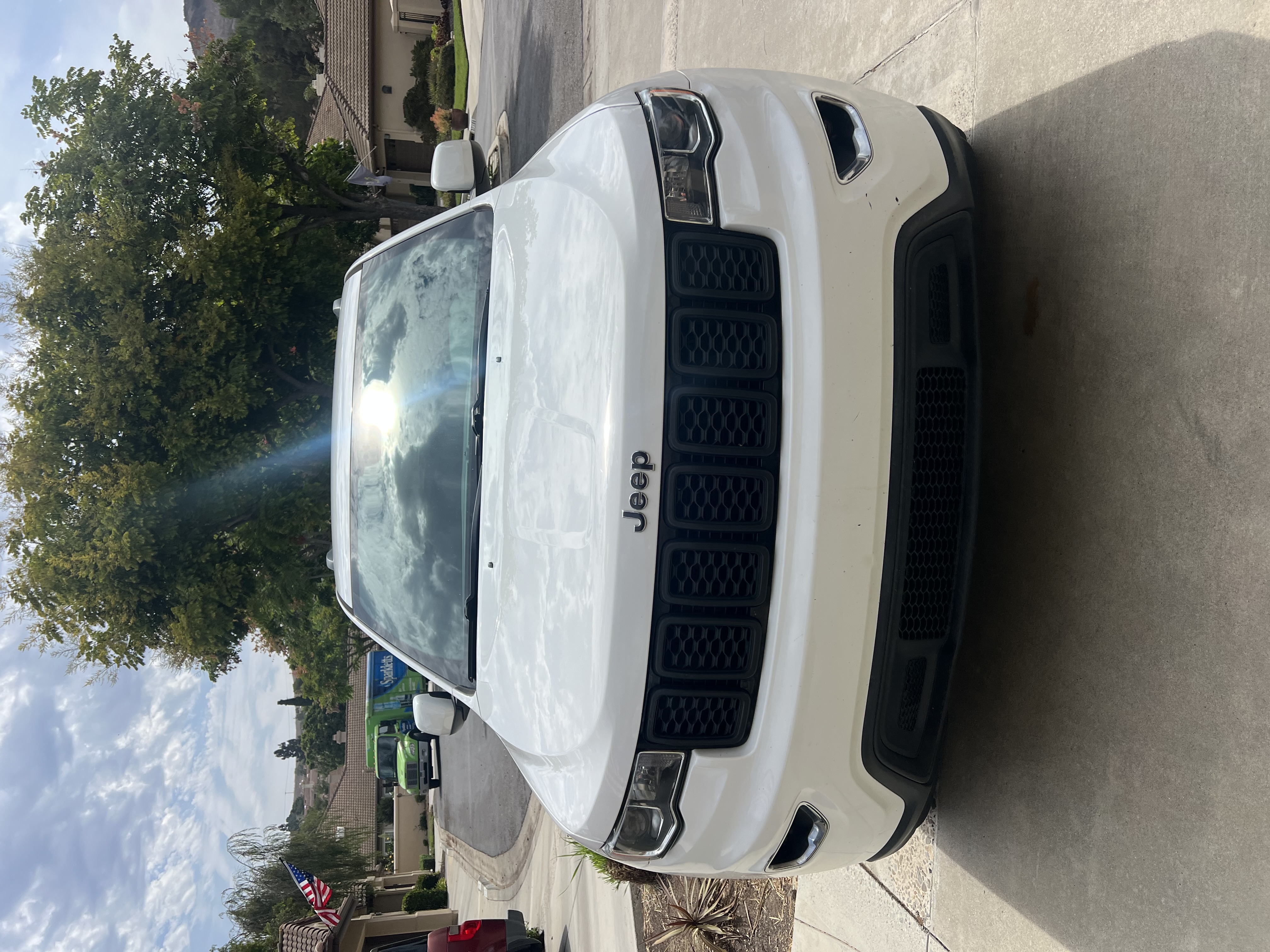 Used 2017 Jeep Grand Cherokee Laredo w/ Quick Order Package 23E AWD/4WD image 4
