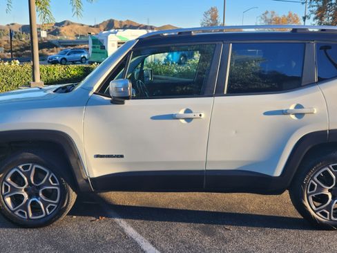 Used 2015 Jeep Renegade Limited image 2