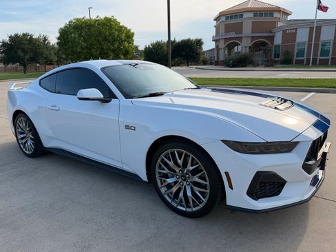 Used 2026 Ford Mustang GT Premium RWD image 8