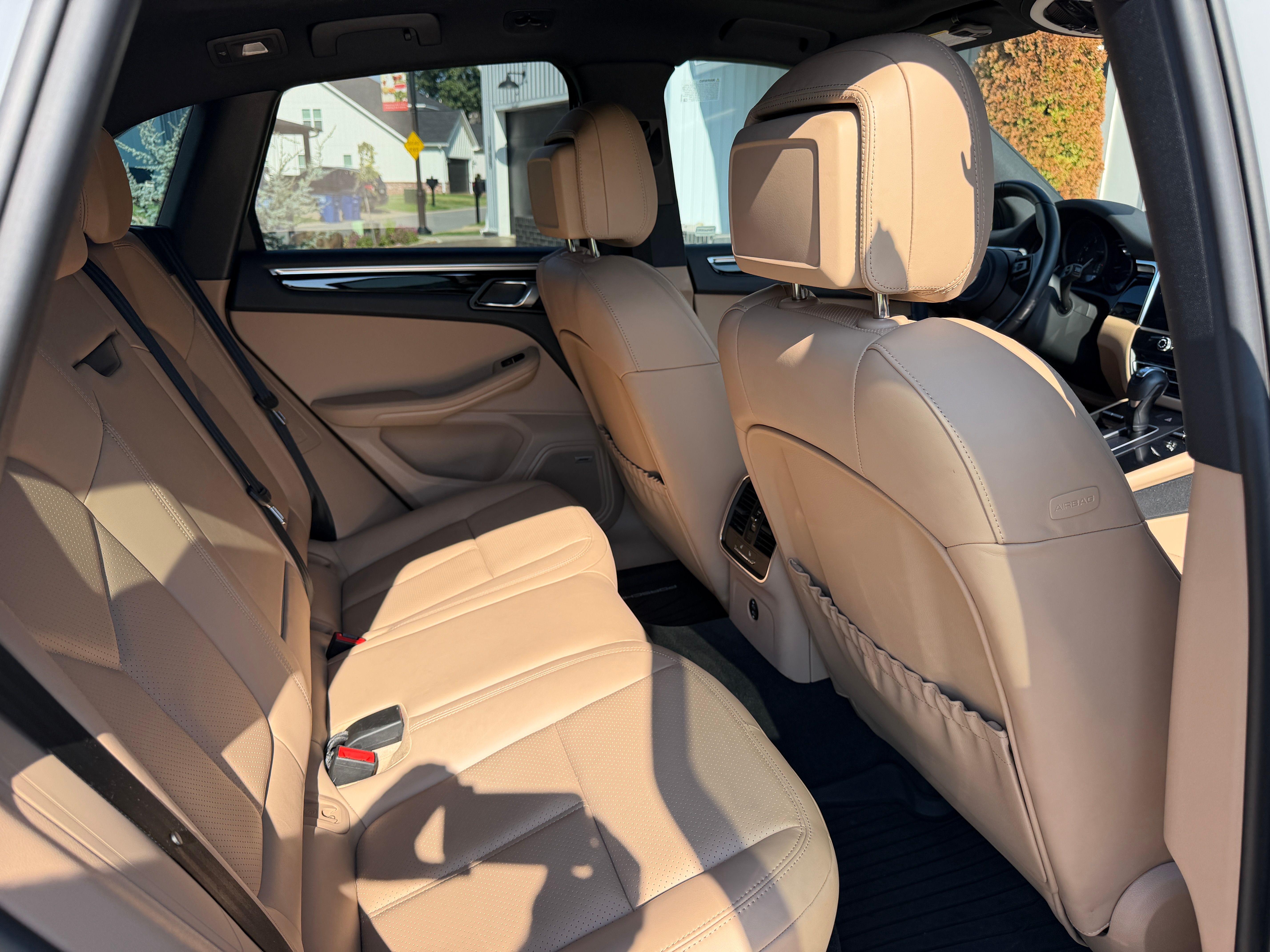 Used 2024 Porsche Macan AWD/4WD image 22