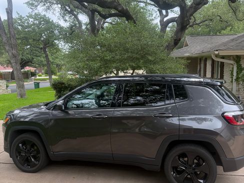 Used 2021 Jeep Compass Latitude FWD image 22