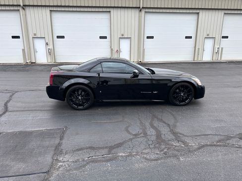 Used 2006 Cadillac XLR V image 10
