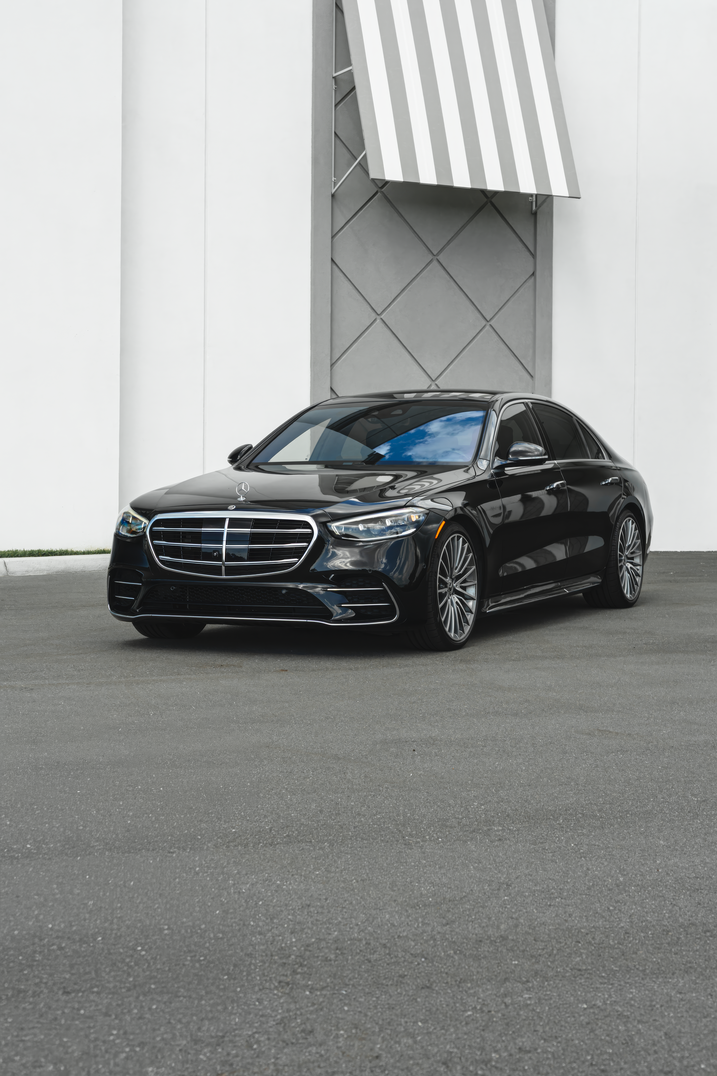 Used 2022 Mercedes-Benz S 580 4MATIC Sedan image 2