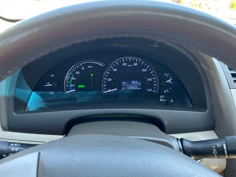 Used 2011 Toyota Camry Hybrid Sedan 4D image 14