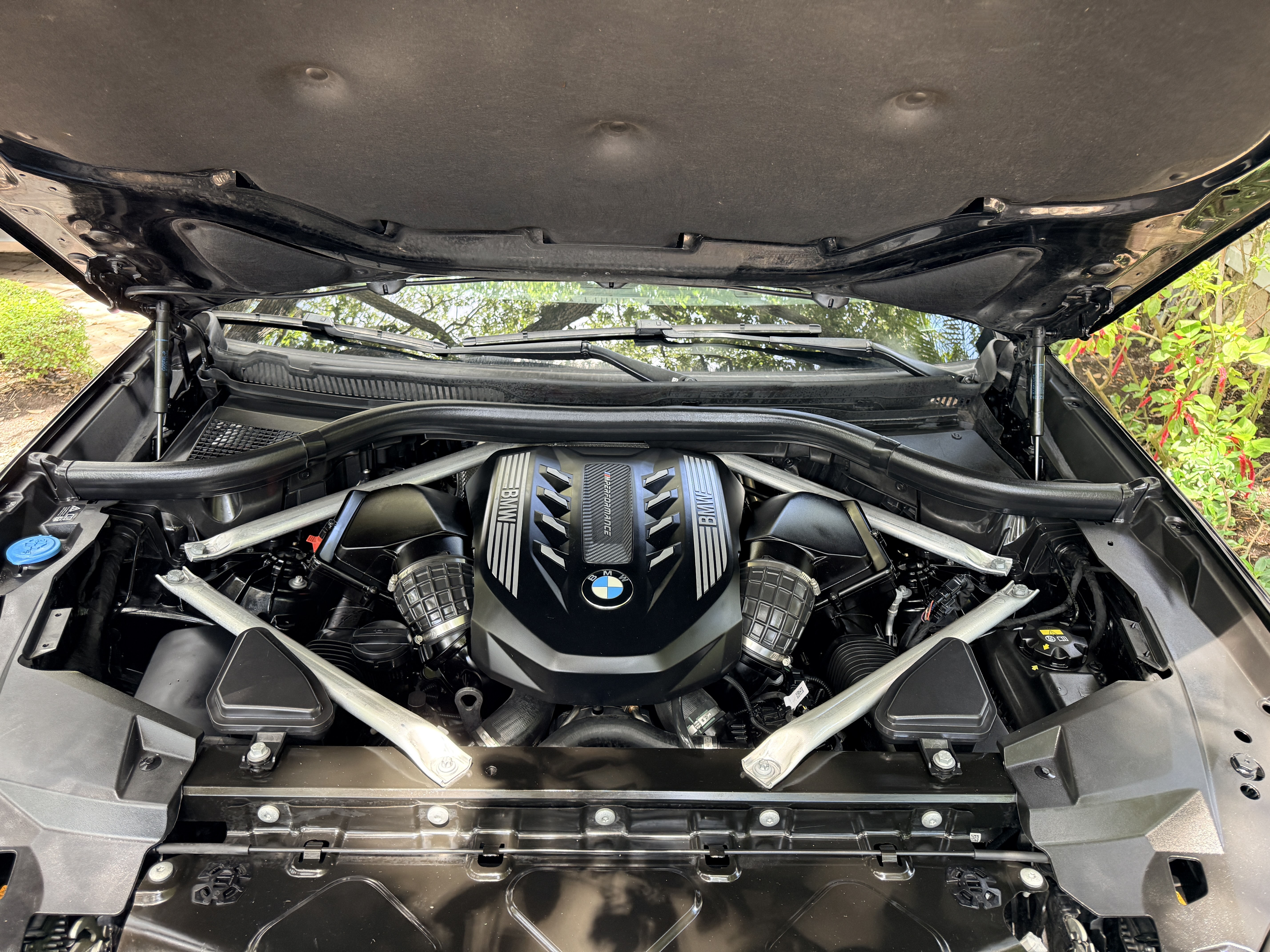 Used 2022 BMW X6 M50i w/ Executive Package AWD/4WD image 5