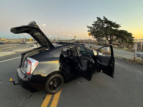 Used 2015 Toyota Prius Four image 22