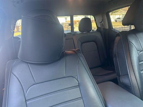 Used 2015 Chevrolet Colorado Z71 image 2