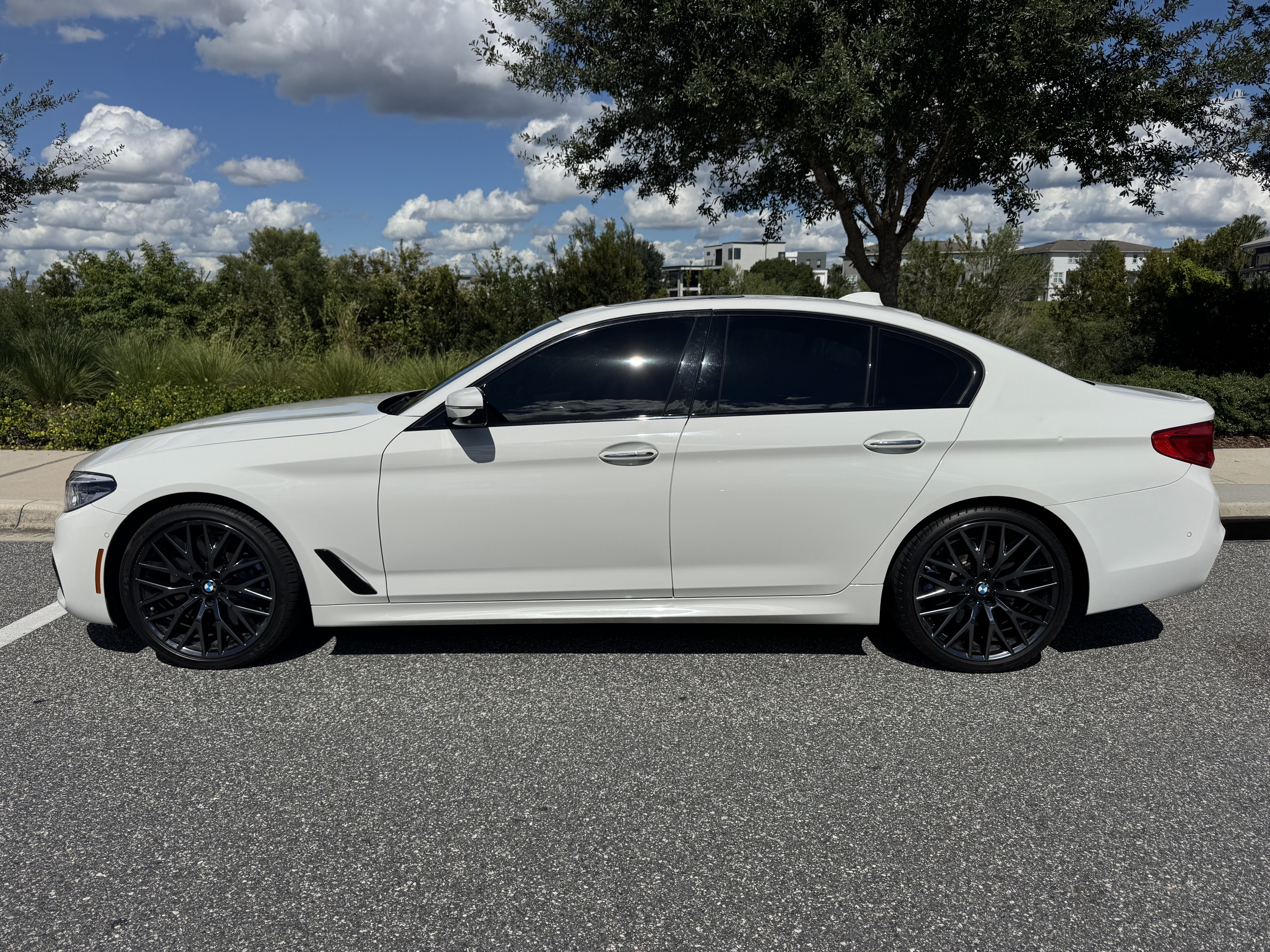 Used 2017 BMW 540i RWD image 2