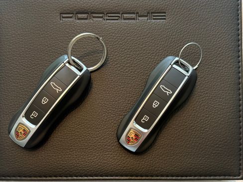 Used 2021 Porsche 911 Carrera S RWD image 32