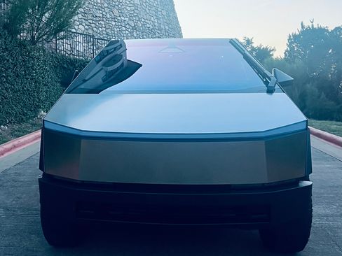 Used 2026 Tesla Cybertruck AWD Crew Cab image 1