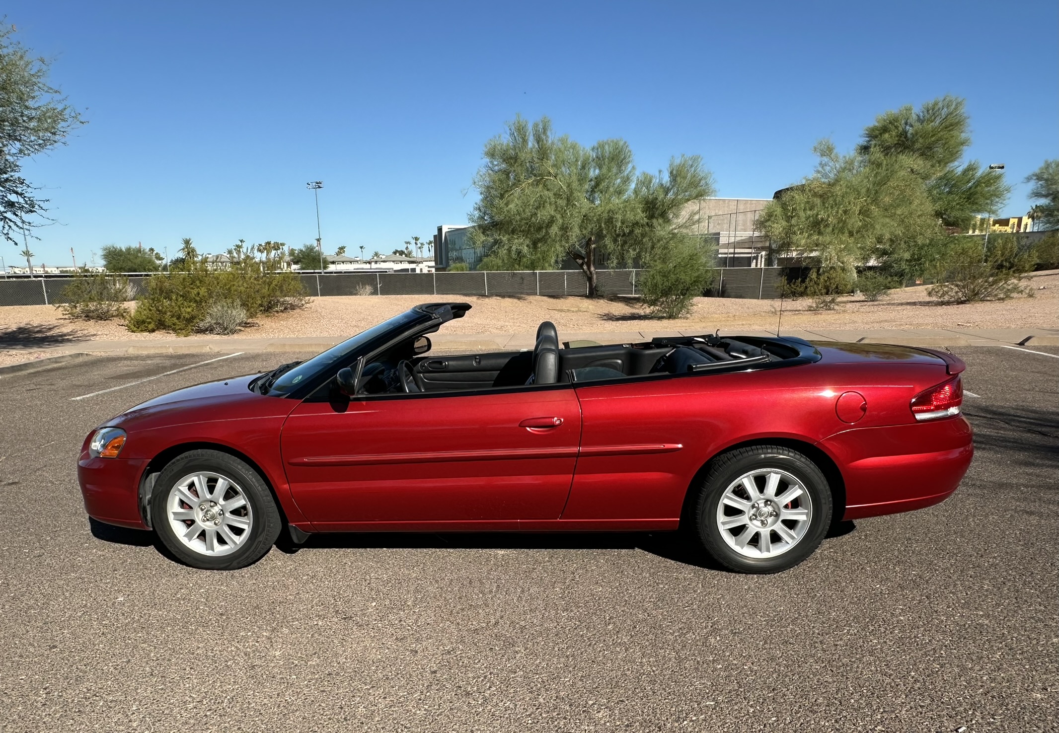 Used 2004 Chrysler Sebring GTC FWD image 5