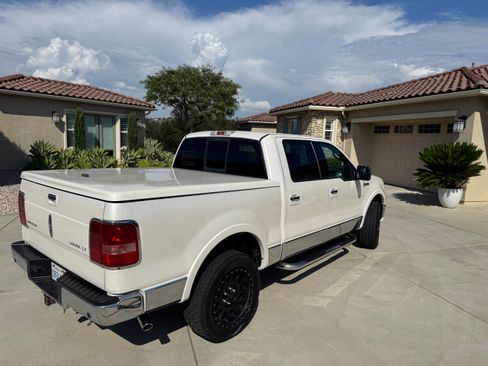 Used 2007 Lincoln Mark LT 4x4 image 5
