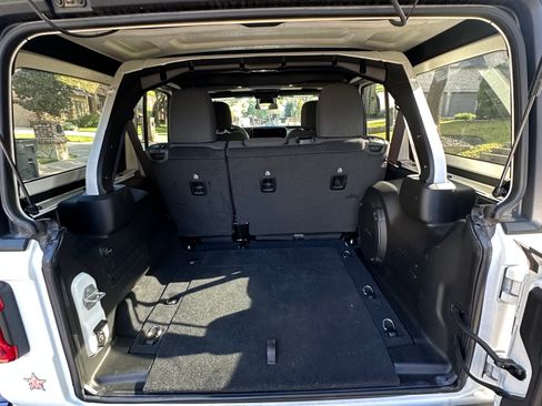 Used 2024 Jeep Wrangler Unlimited Sport image 17