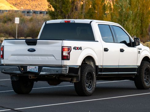 Used 2018 Ford F150 XLT w/ Trailer Tow Package image 9