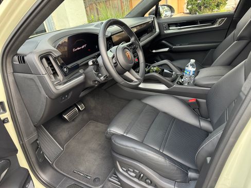 Used 2024 Porsche Cayenne Turbo GT image 10