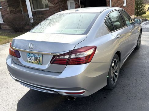 Used 2017 Honda Accord EX image 2