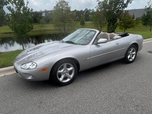 Used 2000 Jaguar XK8 Convertible image 4