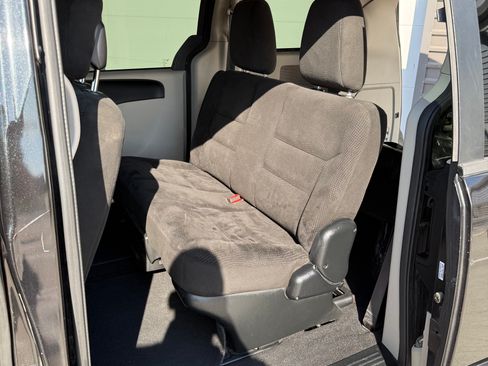 Used 2016 Dodge Grand Caravan SE w/ Quick Order Package 29E SE image 19