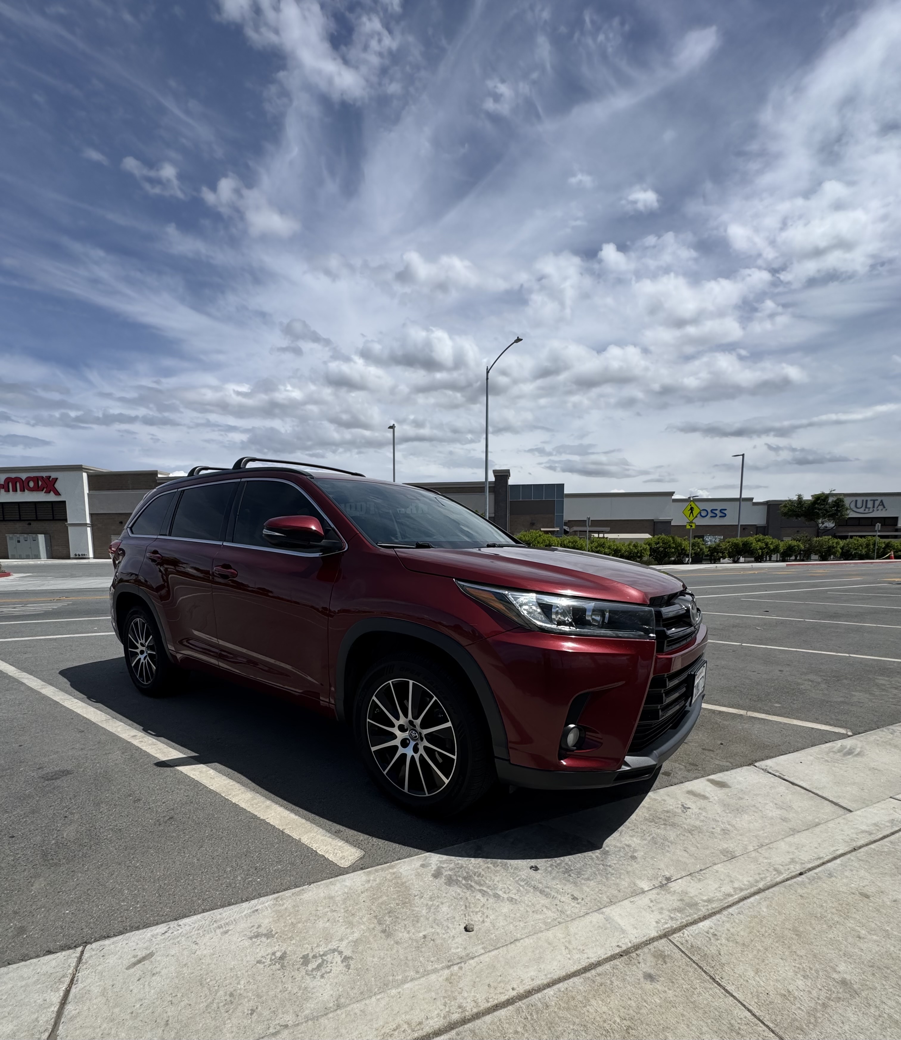 Used 2017 Toyota Highlander SE FWD image 4