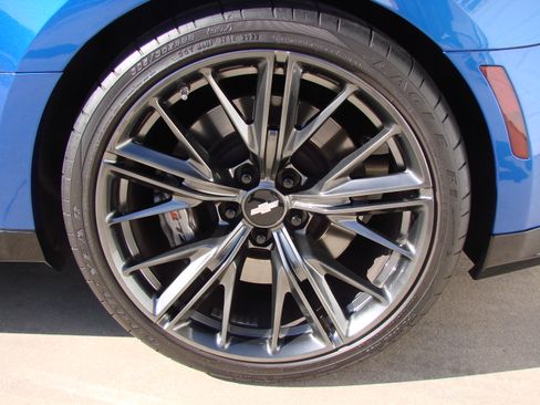 Used 2018 Chevrolet Camaro ZL1 image 15