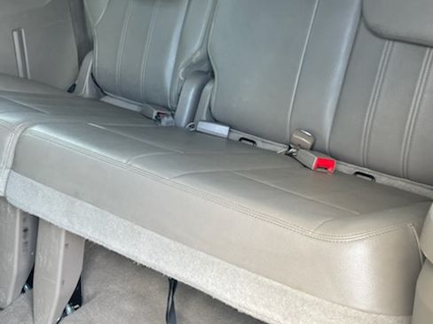 Used 2014 Chrysler Town & Country Touring FWD image 6