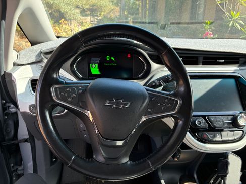 Used 2019 Chevrolet Bolt LT FWD image 2