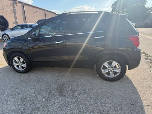 Used 2020 Chevrolet Trax LT w/ LT Convenience Package FWD image 5