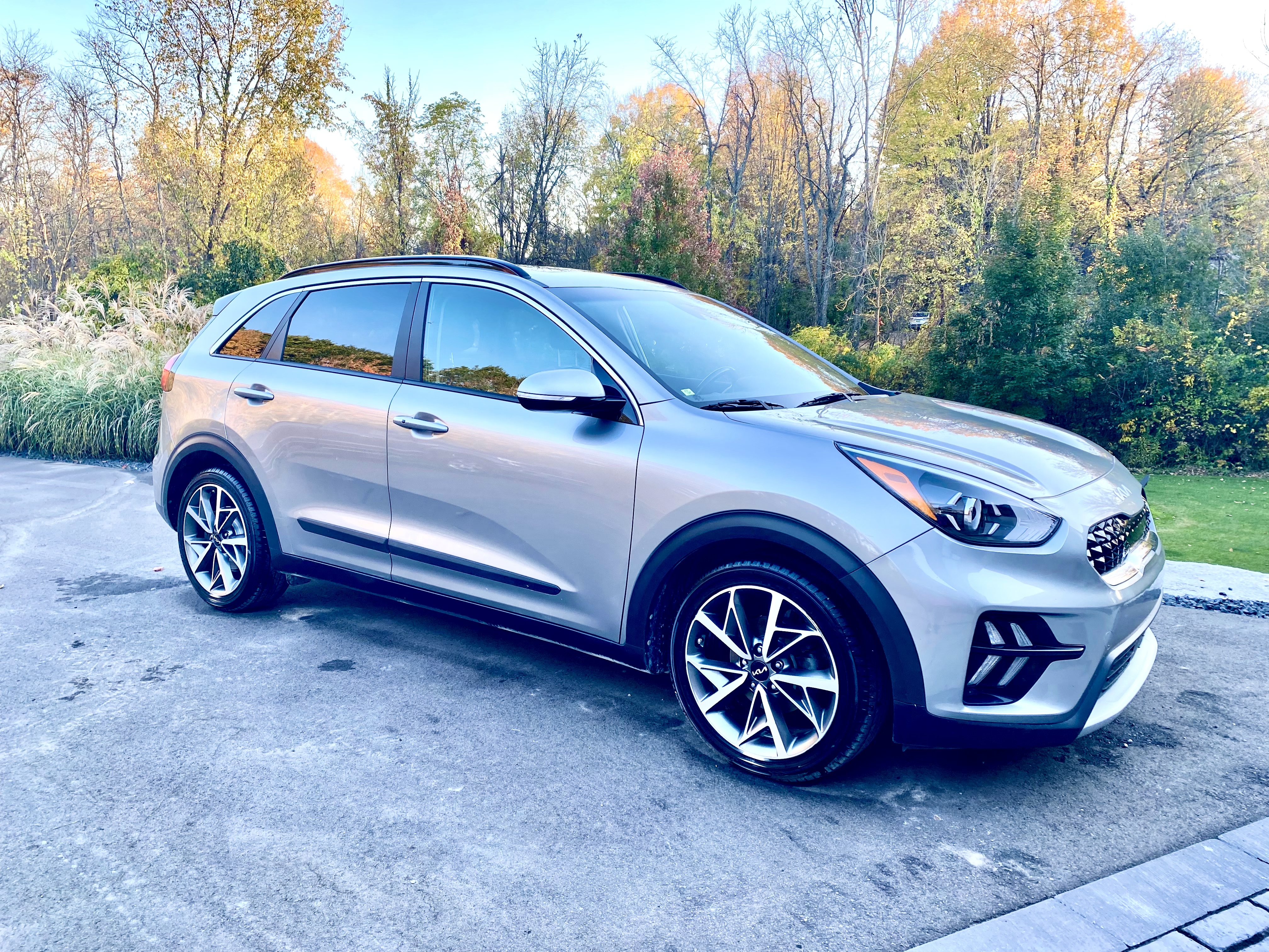 Used 2022 Kia Niro Touring Special Edition FWD image 2