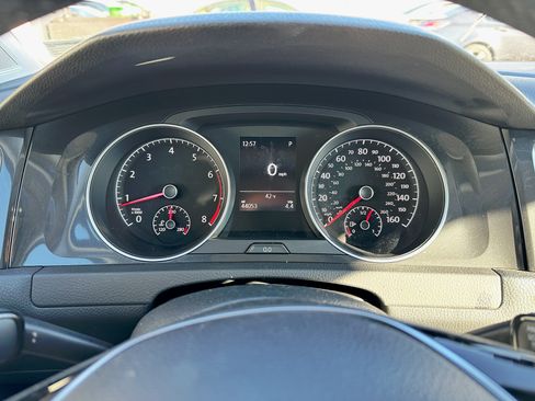 Used 2020 Volkswagen Golf 4-Door image 17