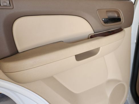 Used 2013 Chevrolet Tahoe LT RWD image 16