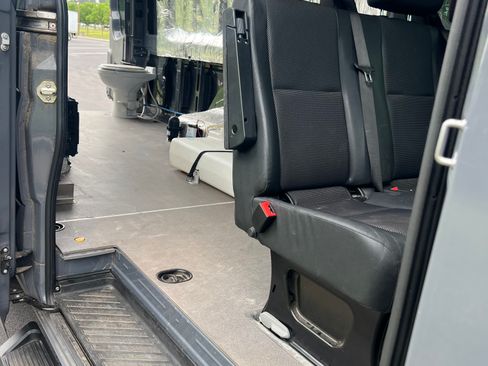 Used 2018 Mercedes-Benz Sprinter 3500 image 10