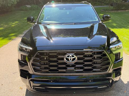 Used 2023 Toyota Sequoia Platinum AWD/4WD image 5