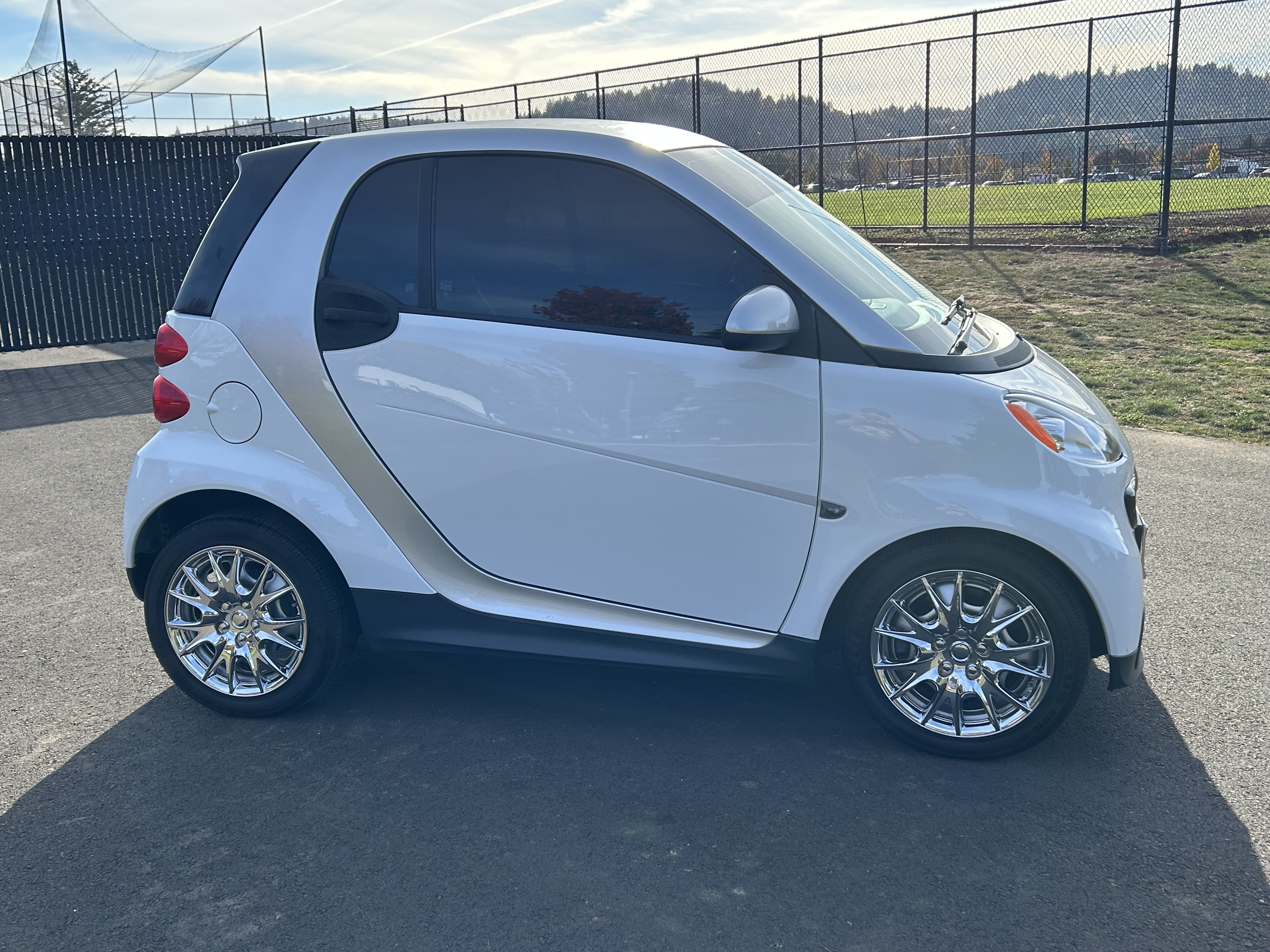 Used 2014 smart fortwo pure RWD image 5