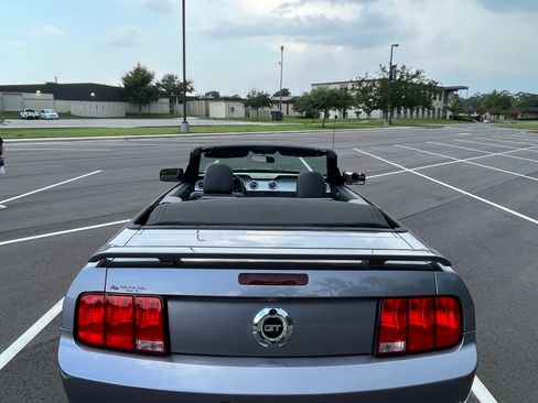 Used 2006 Ford Mustang GT image 2