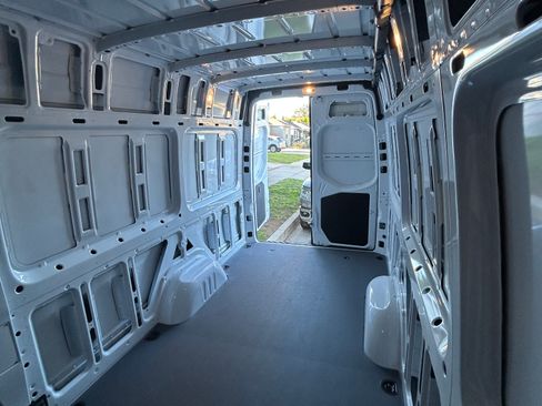 Used 2024 Mercedes-Benz eSprinter 170 Cargo image 9