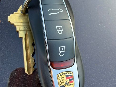 Used 2021 Porsche Macan AWD/4WD image 14