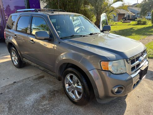 Used 2011 Ford Escape Limited w/ 301A Rapid Spec Order Code AWD/4WD image 1