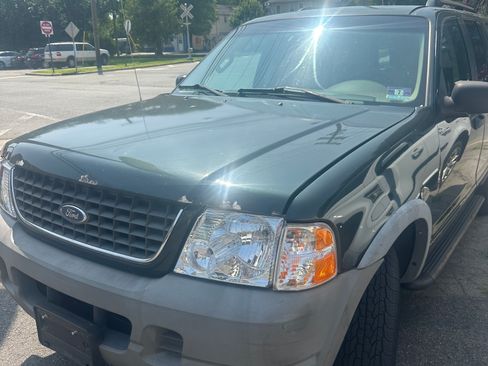Used 2002 Ford Explorer XLS AWD/4WD image 2