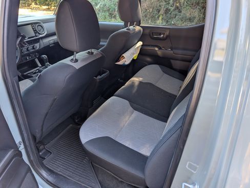 Used 2023 Toyota Tacoma TRD Off-Road image 6