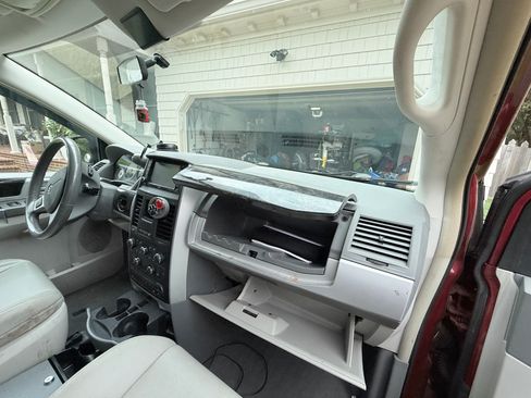 Used 2009 Dodge Grand Caravan SXT FWD image 10