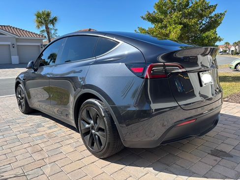 Used 2024 Tesla Model Y Long Range image 5