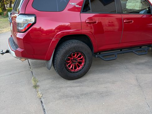 Used 2017 Toyota 4Runner TRD Off-Road Premium AWD/4WD image 11