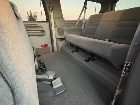 Used 2002 Ford Excursion XLT image 25