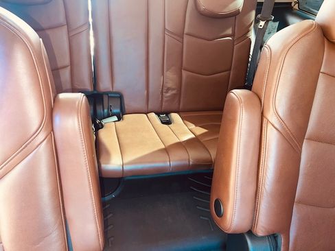 Used 2020 Cadillac Escalade Luxury w/ Escalade Sport Edition image 10